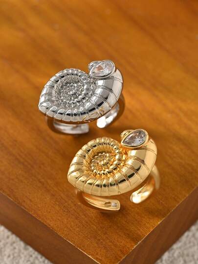 1 chiếc nhẫn thời trang mạ vàng 24k/mạ bạch kim, thiết kế hình vỏ sò, có thể điều chỉnh kích cỡ - Đính đá hình quả lê, phong cách Boho, thích hợp cho kỳ nghỉ hè, phụ kiện trang sức đi biển cho nữ. Phù hợp để phối cùng váy đi biển mùa hè, trang phục đi nghỉ mát thường ngày, trang phục đi biển.