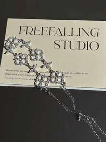 2件套奢华锆石四叶草手链套装，可调节尺寸，轻盈优雅，适合女士佩戴，可用于正式场合、约会、度假，是送给她的特别礼物（钻石数量随机） - 銀色 - 查看 4