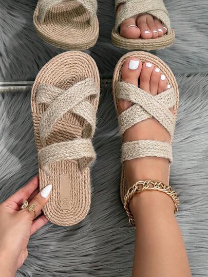 女士时尚卡其色夏季鞋履，编织纹理平底凉鞋，草编鞋底休闲沙滩鞋