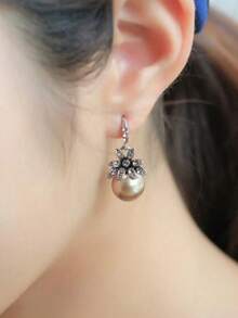 1对长款仿珍珠花朵耳坠，百搭复古优雅女士耳环 - 灰色 - 查看 3