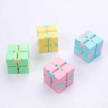 1个2x2创意无限魔方，马卡龙色，成人礼物 - 彩色 - 查看 4