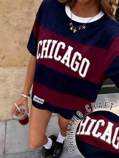 Camiseta de Manga Curta com Gola Redonda Estilo Esportivo Azul Marinho e Bordô com Listras da LOVE JOYY, Top Casual Solta e Confortável com Estampa da Letra Chicago em Estilo Retrô, Moda de Rua de Verão