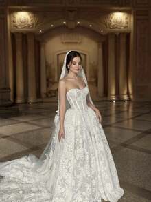 Timeless Romantic Sweetheart Neckline Lace Ball Gown Wedding Dress With Matching Lace-Edged Veil, Chapel Train, And Corset Bodice – All-Season Formal Bridal Gown For Church, Garden, Ballroom, And Destination Weddings - 白色 - 查看 2