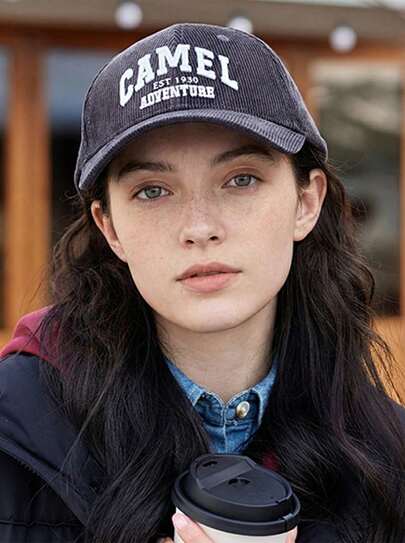 قبعة بيسبول من الكوردوروي، قبعة بيسبول أمريكية صغيرة وعريضة الحافة للرجال والنساء تظهر الوجه بشكل أنيق