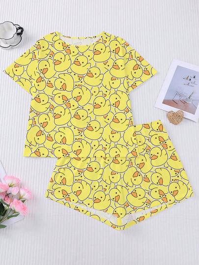 2件套可爱黄色小鸭印花睡衣套装，女士舒适短袖圆领套头衫搭配松紧腰短裤，时尚百搭，适合户外、室内、四季穿着。