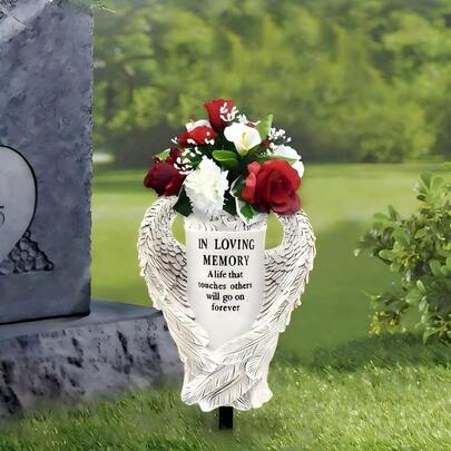Commemorative Decorative Figurine, Silver Angel Wings Surrounding A Vase, Symbolizing Protection And Eternity. Paired With A Fresh And Elegant Artificial Flower Bouquet, It Conveys Both Remembrance And Solace For The Departed, Suitable For Grave Site Memorial To Warmly Perpetuate The Cherished Memory.