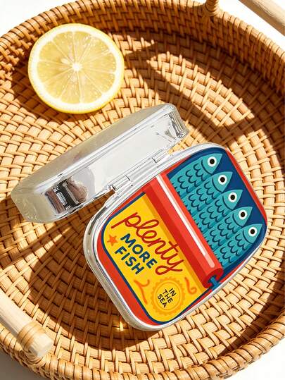 1个复古沙丁鱼主题金属药盒收纳盒，双隔层海洋主题药品收纳盒，沙丁鱼图案，便携耐用，适合居家、旅行、手提包使用 - 送给沙丁鱼爱好者的独特礼物，药盒，旅行药品收纳盒