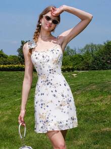 Vestido camisero con estampado floral minimalista y volante en el bajo, para uso diario casual - Beis - Ver 1