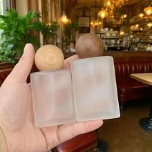2件組 30ml/1.01oz 防漏磨砂玻璃可重複填充香水噴霧瓶，便攜旅行化妝品噴霧器，附螺紋蓋與按壓超細霧噴嘴，適用日常護膚與居家裝飾（含3件配件） - 彩色 - 查看 3