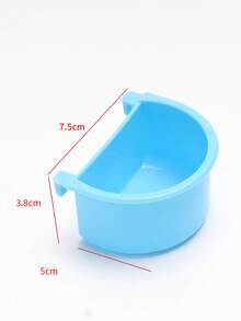 小巧的悬挂式喂鸟器，球形设计防止积水，底部设有排水孔，轻便易清洁，适合麻雀、蜂鸟等小型鸟类，可用于庭院、林地、屋檐下等场所。 - 500ml - 查看 9