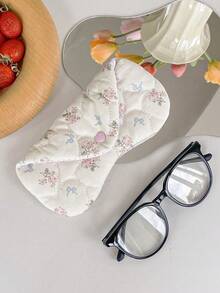 1pc Heart-Shaped Quilted Eyeglasses Case, Women's Glasses Bag, Eyeglasses Box, Eyeglasses Holder, Girls Eyewear Storage Box, Suitable For Travel, Vacation And School, Sunglasses Pouch, Multi-Function Storage Bag, Eyewear Organizer, Jewelry Pouch, Sunglasses Accessories, Designed In Korean INS Style, With Buckle Closure, Perfect For Protecting Sunglasses, Birthday Gift, Friend Gift, Bridesmaid Gift, Back To School Gift, Travel Essential, Dorm Essential - 條紋花 - 查看 4
