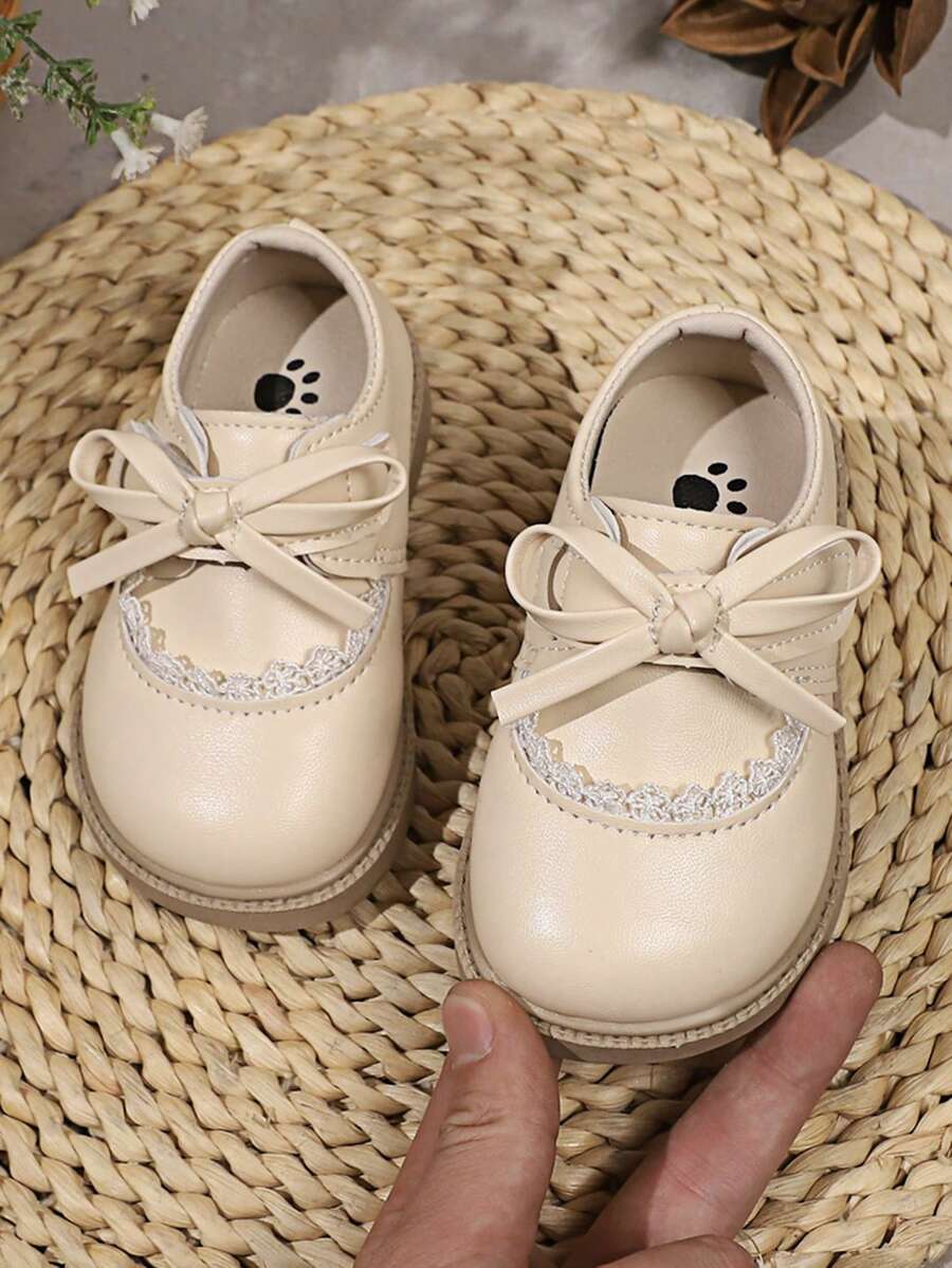1双米色蝴蝶结可爱时尚珍珠设计软底防滑平底婴儿鞋，适合春、夏、秋、冬四季穿着。 - 米色 - 查看 1