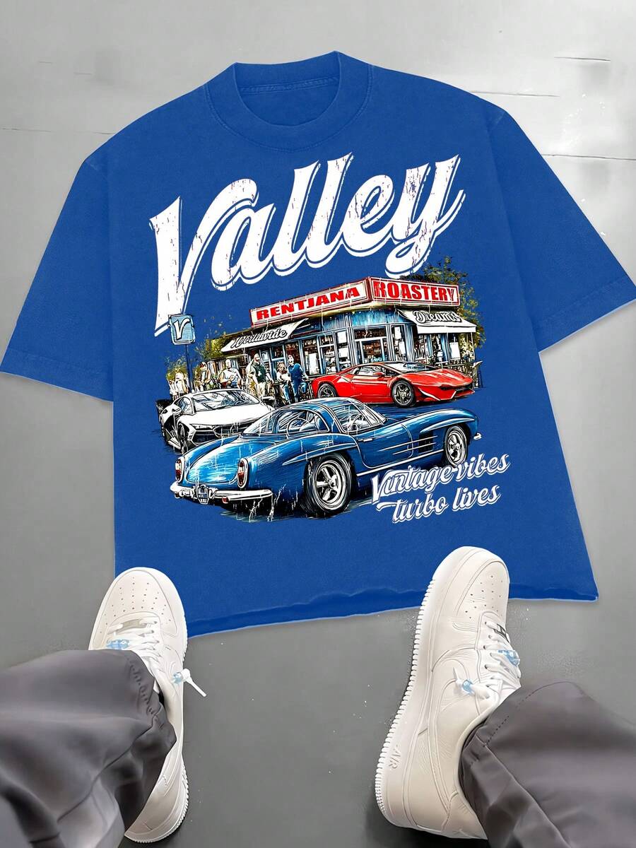 Valley Rentiana Roastery Vintage Vibes Classic Cars Retro Scene Blue And Red Sports Cars Urban Street Art Style Print, 100% Cotton T-Shirt, Y2K, Hip Hop Street Style, Digital Printing, Perfect Gift - 藍色 - 查看 1