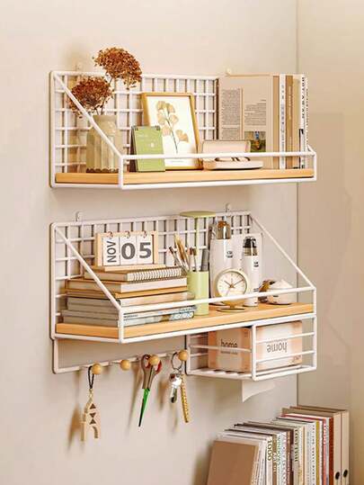 1个免钻孔壁挂式置物架，宽17.7英寸，配有4个木质球形挂钩和纸巾架，以及防止物品掉落的护栏，适用于书房、卧室和学生宿舍书桌装饰。