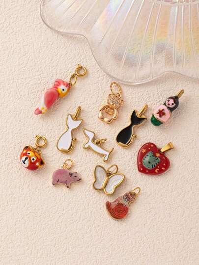 1件3D可爱迷你饰品吊坠，18K不锈钢材质，包含爱心香肠、小狗、小鸟、玩偶、爱心猫等图案元素，防水防褪色，适合女性、情侣佩戴，可作手链吊坠、项链吊坠、夏季饰品、手机链吊坠、钥匙扣吊坠、包包挂件等。