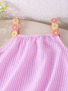 Set de 2 vestidos de tirantes de verano a rayas para niñas pequeñas, opciones de color rosa y azul, con tirantes decorativos 3D con flores, tela de burbujas transpirable, silueta holgada tipo A, vestido dulce y lindo para uso al aire libre - Multicolor - Ver 4