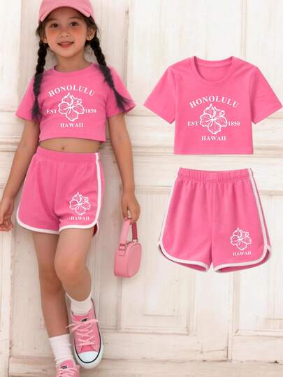 一套夏威夷度假主题短袖T恤和短裤套装，适合青少年女孩，舒适简约设计，春夏穿着。