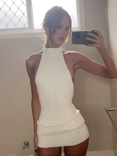 2026春夏新款针织露背吊带上衣和紧身迷你裙两件套，一套优雅性感的白色服装