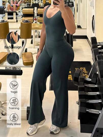 Bộ đồ thể thao nữ Vaiaye POP mùa hè màu trơn, gồm áo tank top không tay hở lưng ôm sát và quần thể thao ống loe cạp cao giúp thon gọn, phù hợp cho yoga, chạy bộ, tập luyện và mặc hàng ngày.