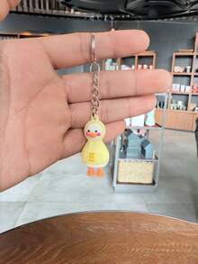 1 pezzo Portachiavi carino a forma di anatra, ciondolo portachiavi in PVC resistente a forma di animale cartoni animati, set di portachiavi di stile Y2K alla moda, adatto per uso quotidiano di uomini e donne, chiavi dell'auto, accessori per borse, ottimo regalo per amici, famiglia, fidanzata, fidanzato, regalo per inaugurazione casa, anniversario per madre, padre, laurea e insegnante - Multicolore - Visualizzare 4