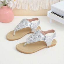 Màu bạc: Sandal công chúa đính hoa màu bạc cho bé gái, giày đi biển mềm mại, chống trơn trượt cho trẻ em, dép mùa hè cho bé gái. - Bạc - Xem 2