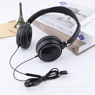 1个时尚黑白有线耳机 - 舒适耳罩，3.5mm插头，附赠耳机线，是游戏、听音乐和看视频的理想之选