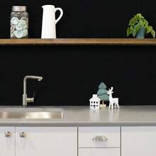 1 cuộn giấy dán tường tự dính màu đen mờ, có thể tháo rời và tái sử dụng, dùng để trang trí nhà cửa trên các bức tường trong phòng ngủ, phòng khách, nhà bếp, phòng tắm. Cũng thích hợp cho mặt bàn, tủ, làm mới đồ nội thất. Giấy dán tường vinyl, dễ dàng ghép nối và tháo gỡ. - Màu đen mờ, 1 chiếc - Xem 13
