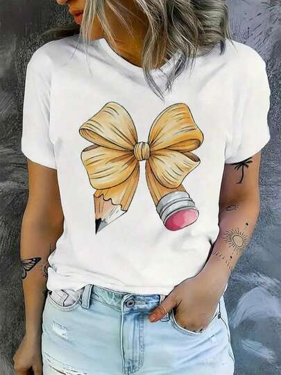 Women con Estampado Colorido y Corazón en Forma Lazo - Cuello Redondo, Ajuste Holguroso Top Gráfico Atuendo Cute Maestra Diario Confortable Lavadora Todo Temporada Edición Especial Regalo Camisa Deportiva Blusa Longas Versatil Pieza Capa, Básico Armario Sasonal Tejida Suave Material Transpirable Modela Impresa Femenina Mujer camiseta casual con estampado divertido, ajuste regular, cuello redondo, manga corta, primavera-verano, para uso diario, categoría de moda.