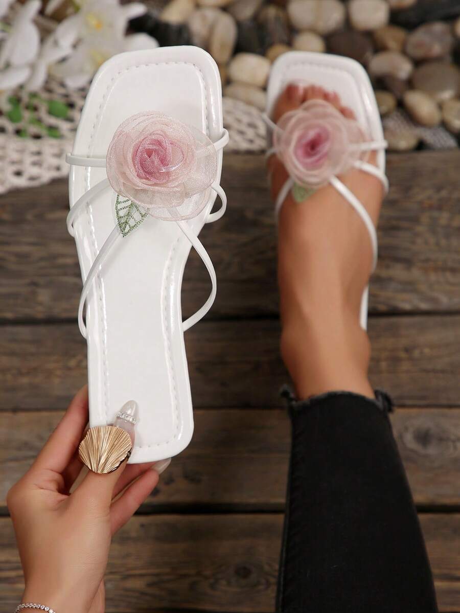 Dép xăng đan đế bằng mũi vuông họa tiết hoa hồng mùa hè, dép đi biển kiểu dáng cổ tích thời trang đa năng, phù hợp cho hẹn hò, mua sắm, tiệc tùng, tụ họp, đi làm, công sở.