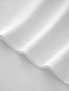 Símbolos de unión entre México y Canadá representados con letras vibrantes verde blanco y rojo que expresan orgullo cultural y conexión internacional camiseta de mujer casual 220g - Blanco - Ver 7