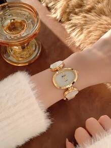 1pc New Fashion Women's Watch, Elegant Triangular Dial, Business Quartz Watch, Suitable For Daily Life, Parties And Banquets - White - View 4