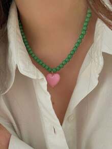 1条时尚简约玻璃珠项链，配ABS塑料心形吊坠，适合作为礼物、海滩度假和日常佩戴。 - 愛心吊墜項鍊 - 查看 5