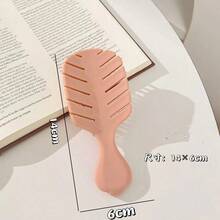 1 pieza Peine para dar forma al cabello rizado, adecuado para cabello rizado, ondulado o en espiral - Peine ligero con diseño flexible antiestático, desenreda fácilmente el cabello, crea estilos rizados y agrega volumen; La estructura transpirable ayuda al secado rápido y al fácil peinado con calor; Mango ergonómico antideslizante para un agarre cómodo; Adecuado tanto para hombres como para mujeres; Ideal para el cuidado diario del cabello y uso en salón - Peine con cojín de aire - Ver 4