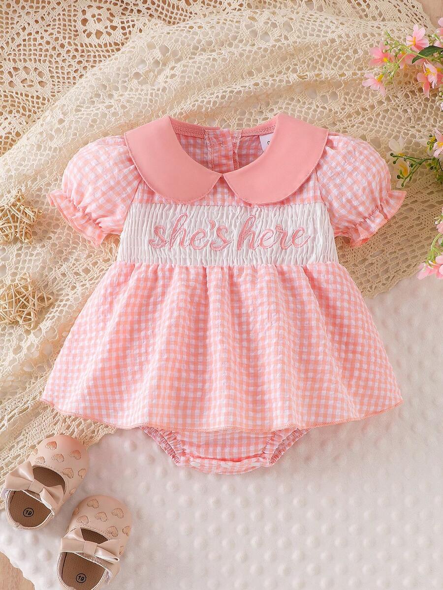 1 Stück Neugeborenen Baby (Mädchen) süßer Romper-Kleid mit Peter-Pan-Kragen, besticktem Karomuster und Kurzarm, leicht für den Sommer - Pink - Übersicht 1