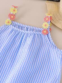 Set de 2 vestidos de tirantes de verano a rayas para niñas pequeñas, opciones de color rosa y azul, con tirantes decorativos 3D con flores, tela de burbujas transpirable, silueta holgada tipo A, vestido dulce y lindo para uso al aire libre - Multicolor - Ver 8