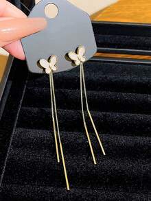 一对优雅奢华的金色蝴蝶流苏耳环，适合女性日常、节日和派对佩戴。 - 蝴蝶型 - 查看 2