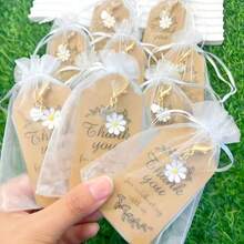 白色雏菊心形钥匙扣套装，甜美风格，感谢礼品，鼓励卡，理想之选。派对回礼袋，适用于婚礼、生日、新生儿派对、旅行纪念品、毕业典礼、乔迁之喜、聚会等场合。 - 查看 9