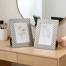 Luxury Silver-Plate Metal Picture Frame 4*6 5*7 Inch With Pyramid Pattern, Premium Desktop Photo Holder For Gifting & Home Decor - 1PC - View 6