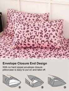 三件套豹纹印花被套，采用超柔软透气优质超细纤维面料，四季皆宜，可机洗，不易褪色，不起球，防缩水，抗皱，适合现代奢华风和简约风等多种风格，易于打理，适用于特大号/大号/标准双人床/单人床，是居家、宿舍、公寓、客房、度假租赁和送礼的理想之选。 - 彩色 - 查看 8