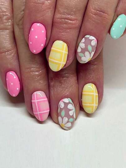 24片装马卡龙图案花卉波点美甲套装，短款椭圆形可爱假指甲，甜美春季/复活节风格，融合马卡龙配色方案、格子图案、白色花朵和波点元素，椭圆形假指甲，美甲护理产品，适合春季外出、日常通勤、派对和其他场合。