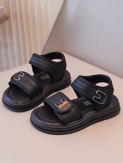 2026新款休闲时尚儿童运动凉鞋，柔软舒适，轻便易携，适合室内、室外、玩耍、节日等各种场合，方便的魔术贴搭扣设计。