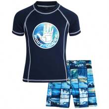 Conjunto de natación para niños Body Glove - Traje de baño de 2 piezas con pantalón corto y camiseta de protección UV, tallas 4-12 - Playa azul marino oscuro - Ver 8