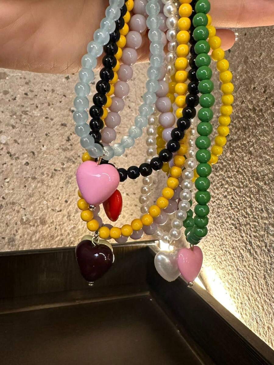 1条时尚简约玻璃珠项链，配ABS塑料心形吊坠，适合作为礼物、海滩度假和日常佩戴。 - 愛心吊墜項鍊 - 查看 1