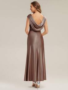 EVERPRETTY 优雅浪漫缎面圆领露背伴娘礼服，棕色，修身款，适合春夏婚礼、毕业派对、度假、节日、生日派对等场合。 - 棕色 - 查看 4