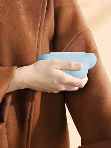 Bộ sản phẩm gồm 1 cuộn lăn tóc mini tái sử dụng, dụng cụ làm sạch lông thú cưng cầm tay, bàn chải dính. - Phiên bản nâng cấp - Xem 4