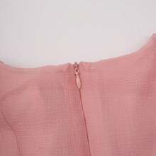 Vestido corto de cóctel de fiesta con mangas largas transparentes, volantes en el bajo, cintura alta, corte evasé y botones delanteros en color rosa/blanco - Rosa - Ver 6
