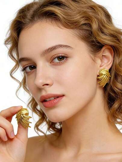女士复古几何不锈钢镀金耳环，属于奢华复古风格，适合日常通勤或度假装扮