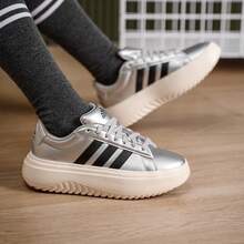 Adidas 女鞋簡約百搭運動厚底增高低筒休閒板鞋 - 銀色/黑色 - 查看 4