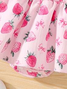 女婴甜美草莓印花方领荷叶袖A字连体连衣裙+遮阳帽，夏季 - 彩色 - 查看 3