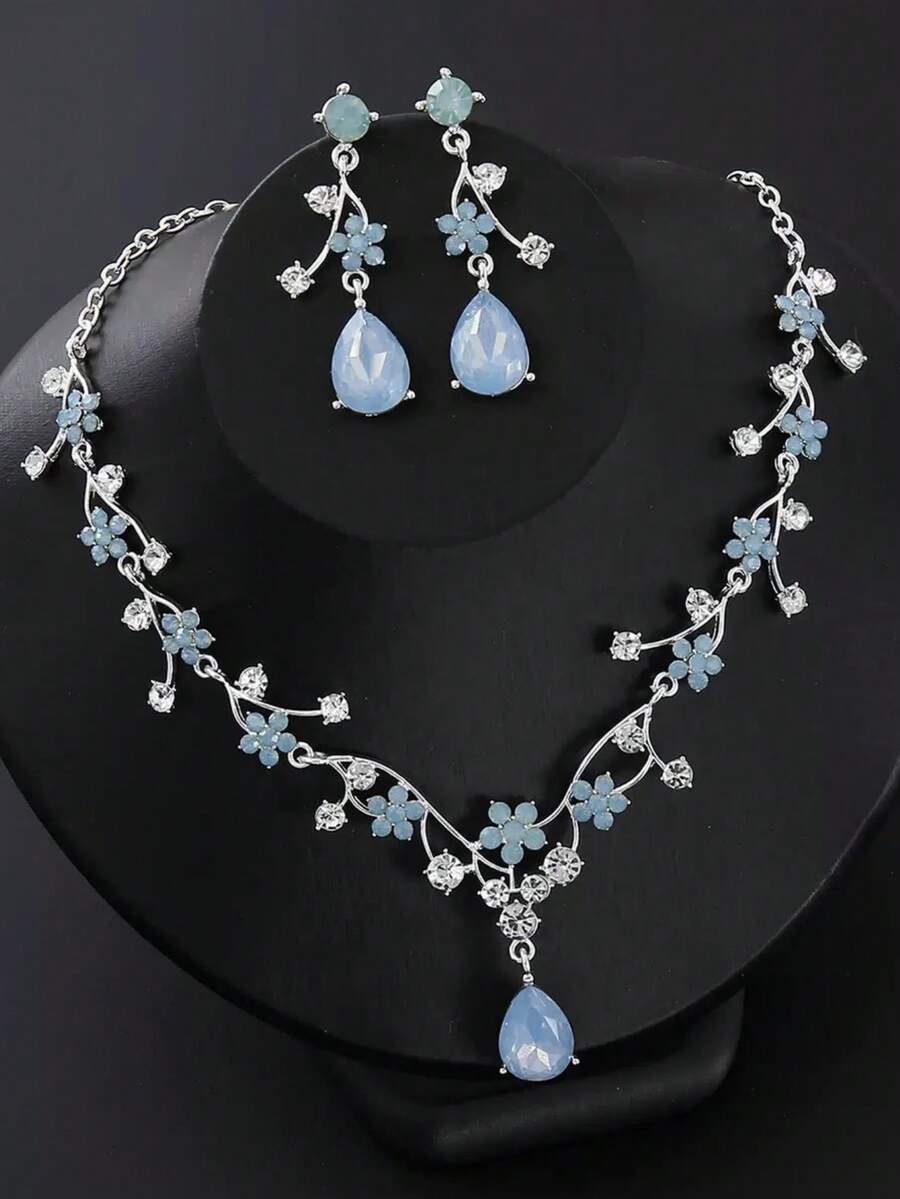 Bộ trang sức mới gồm bông tai và dây chuyền, vòng cổ choker đính đá hình hoa và bông tai đinh tán, phù hợp với váy cưới cô dâu và váy dạ hội. - Màu xanh nhạt - Xem 1